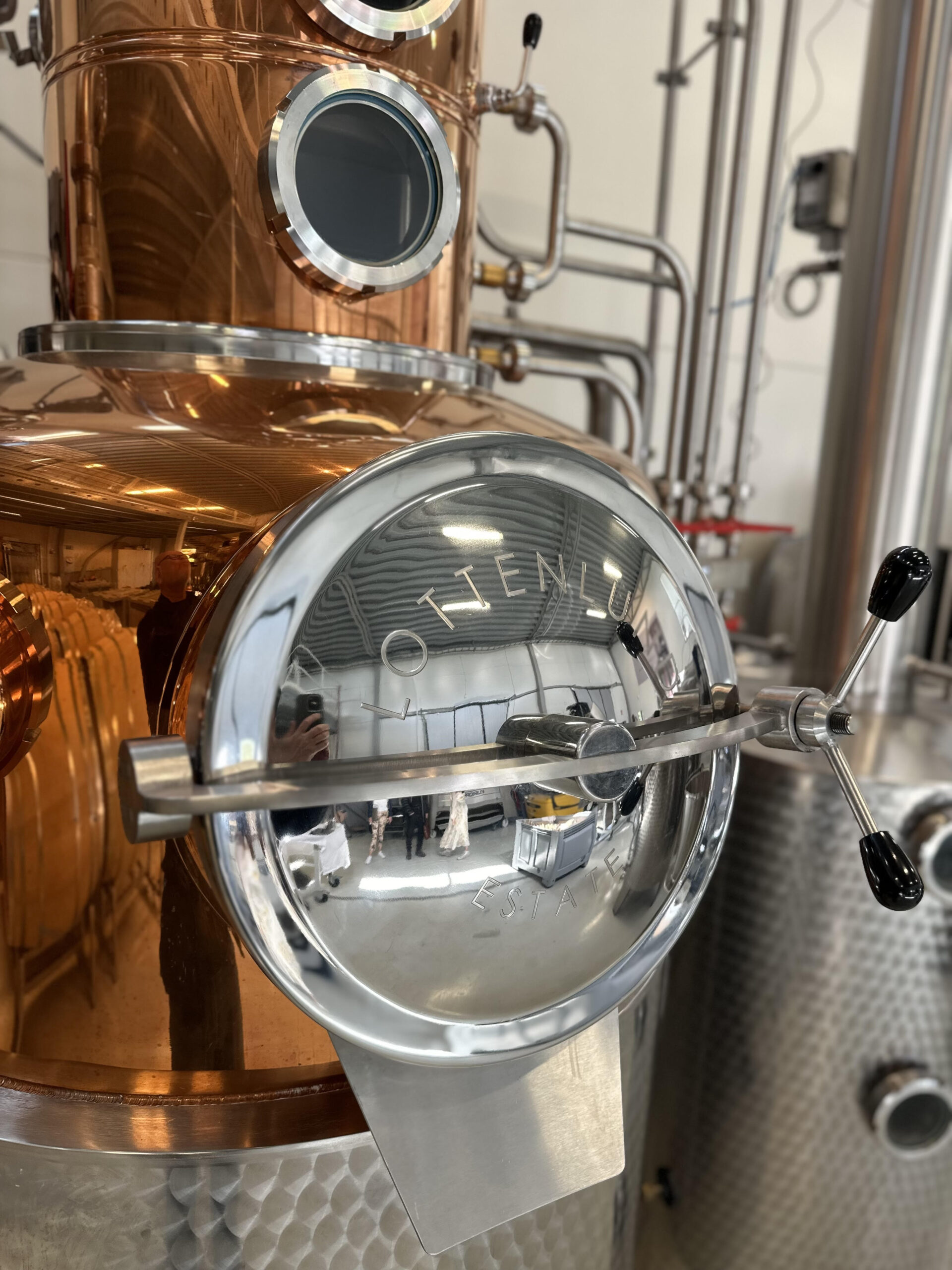 Inifrån destilleriet.